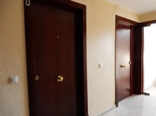 Piso de 4 habitaciones, 2 baños, salón, cocina y terraza. — 8