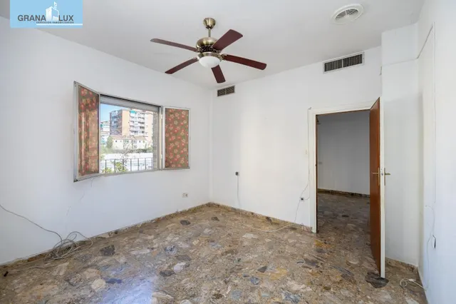 Edificio con gran potencial de desarrollo residencial en Zaidín – Granada — 28