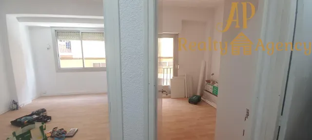 Piso exterior con balcón, trastero y posibilidad de 3 dormitorios en Elda — 7