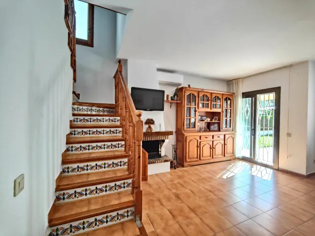 Casa adosada en Calafell de 3 habitaciones y gran jardín cerca del tren — 9