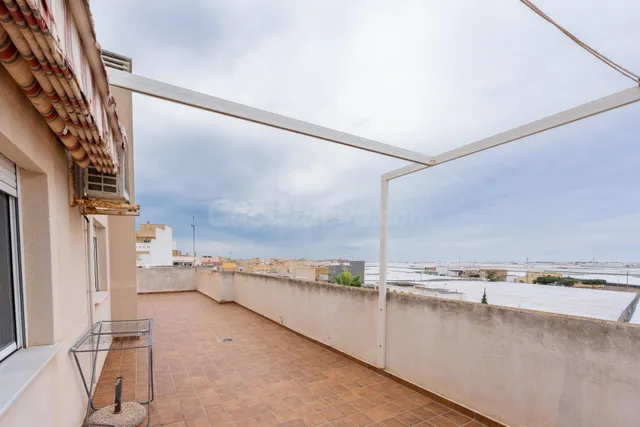 Ático Exclusivo en Roquetas de Mar con Amplia Terraza y Pisc - foto 2