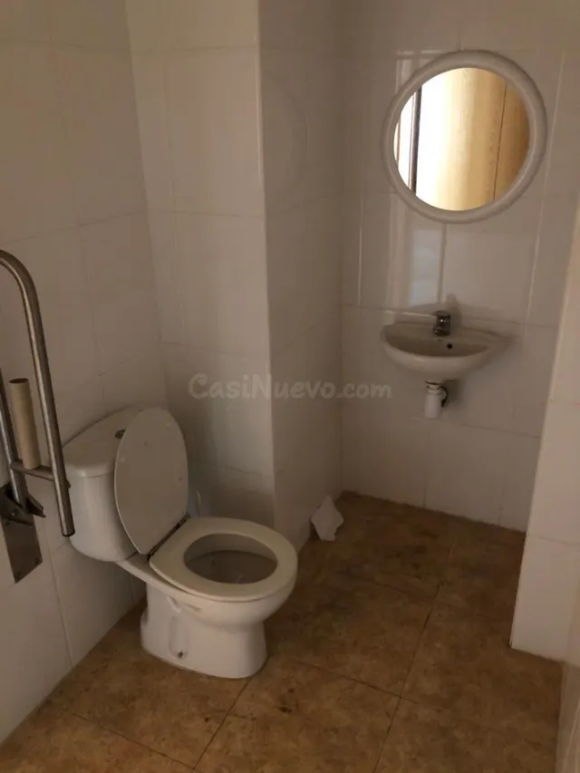 LOCAL COMERCIAL DE 198 METROS CUADRADOS — 5