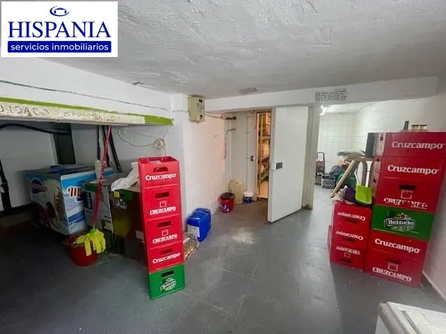 Se vende local en pleno Paseo Marítimo con licencia. — 8