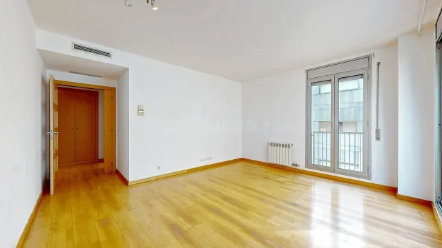Poblenou: luz natural, dos amplias habitaciones y parking y trastero incluidos en el precio. — 5