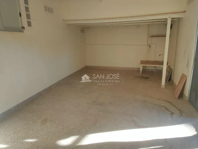 SE VENDE CHALET CON PISCINA EN MUY BUEN ESTADO EN ASPE ZONA DE UCHEL — 44