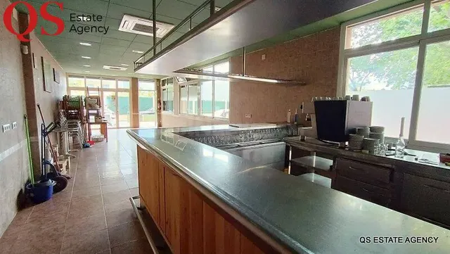 Restaurante totalmente equipado y con licencia activa en el  - foto 4