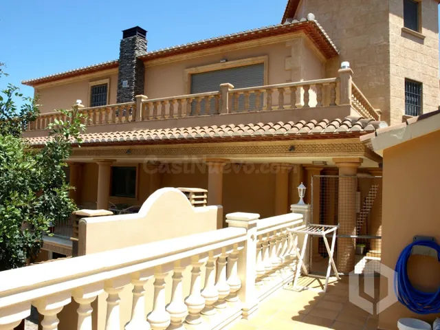 Chalet de lujo y dos adosados individuales. Oferta Única! - foto 3