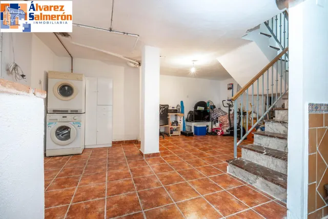 Encantadora Casa Reformada en Ogijares con Vistas y Espacios para Disfrutar — 41