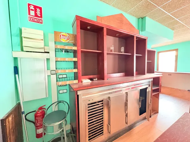 LOCAL ACONDICIONADO EN TORAL DE LOS VADOS — 11