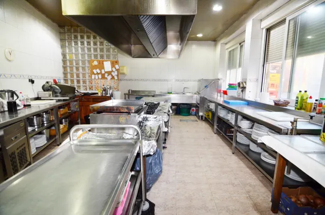 Urbis te ofrece un restaurante en venta en Aldeadávila de la Ribera, Salamanca. — 42