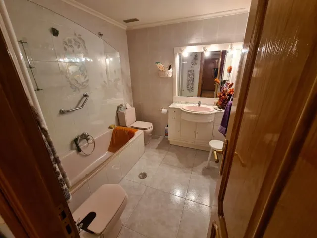 SE VENDE  PISO AMUEBLADO, 132 M2 EN LA BAÑEZA, 3 HAB., 2 BAÑOS, TERRAZA, ASCENSOR., — 14