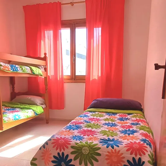 Amplia vivienda en urbanización con aparcamiento y piscina — 35