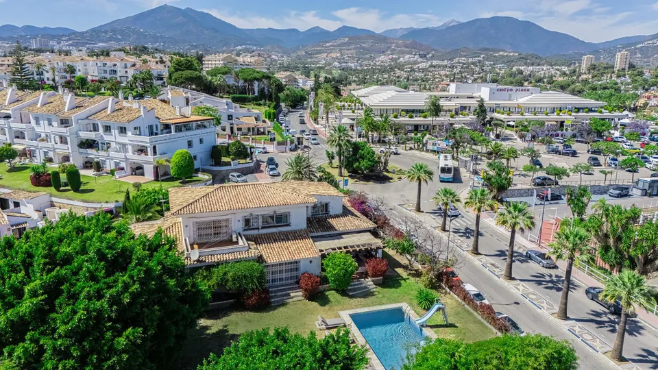 Chalet 8 habitaciones 643m² en venta - Marbella