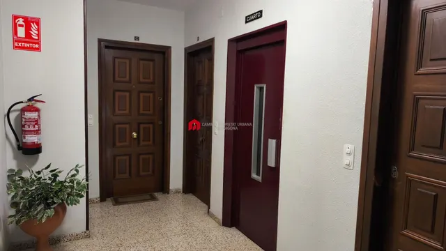Se vende piso de 4 habitaciones en Tortosa, Sant Llatzer. — 24