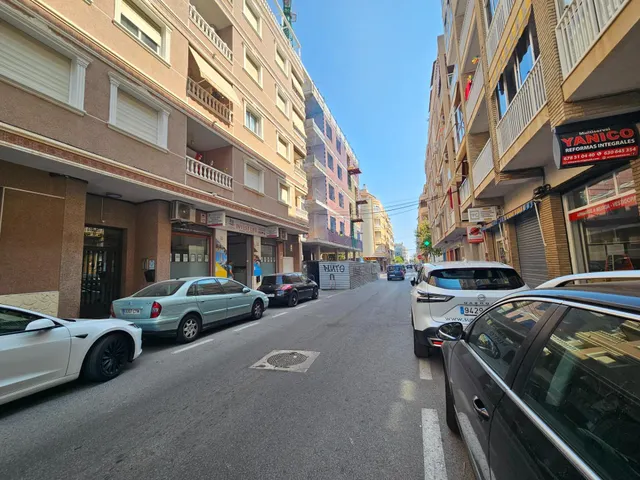 PLAZA DE GARAJE CERRADA EN C. LA SAL 14 — 11