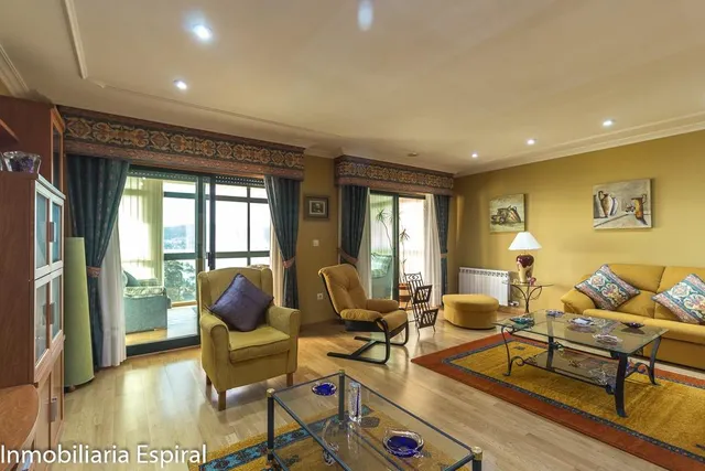 ¡Impresionante Chalet Familiar en Mogor, Marín! — 9