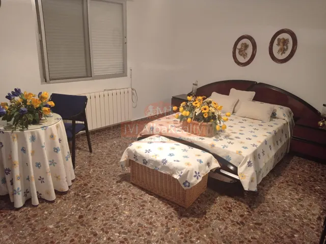 SE VENDE PISO Y LOCAL EN SAN PEDRO(PUEBLO) EN BUEN ESTADO, CON 5 DORMITORIOS. — 8