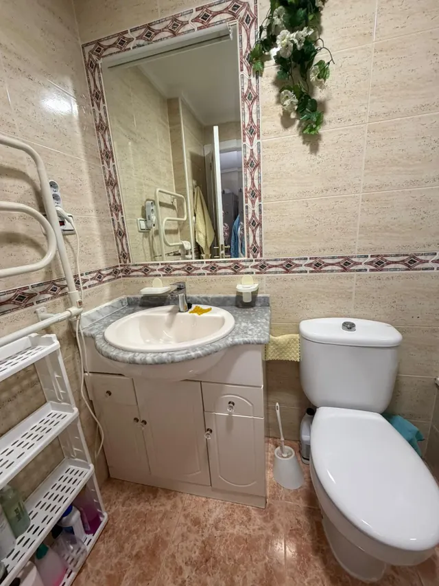Apartamento con piscina compartida, Alicante, Torrevieja, Playa del Cura. 1 habitación | 54 m2 | A 900 metros del mar — 13