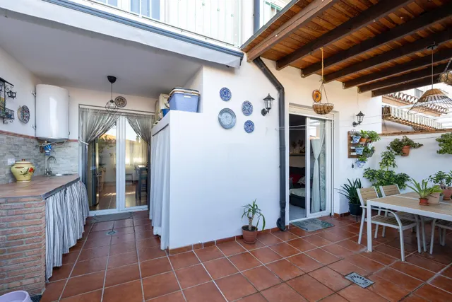 MARAVILLOSA CASA  A POCOS MINUTOS DEL CENTRO DE LA ZUBIA — 12
