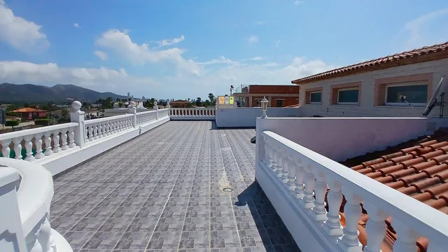 IMPRESIONANTE CHALET EN ALFAS DEL PI — 22