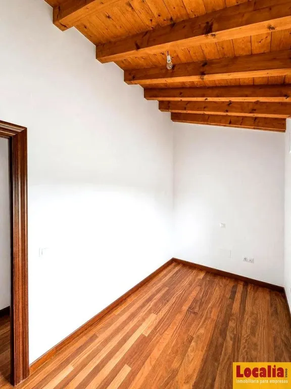 Chalet pareado con jardín en Argomilla de Cayón — 9