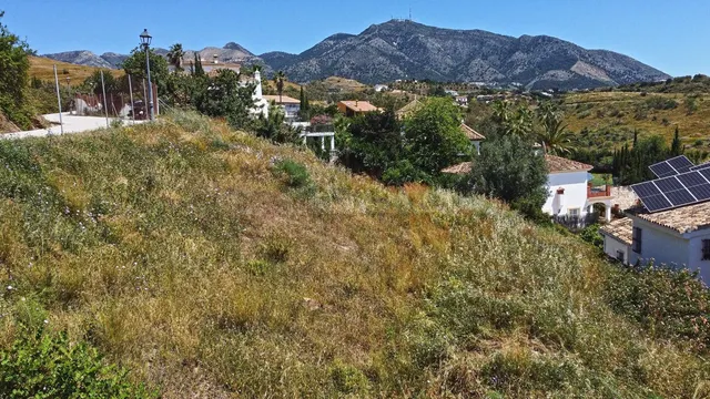 Terreno en Mijas con vistas al mar y construcción exclusiva - foto 3
