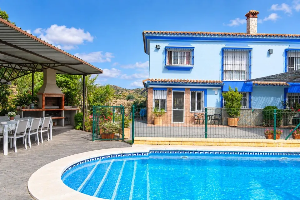 VENDE EN EXCLUSIVA CHALET INDEPENDIENTE EN COÍN