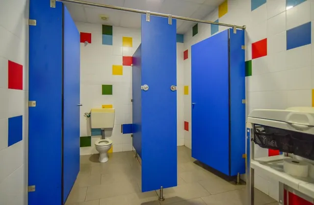 Local comercial 300m² en venta - LA PUNTICA — 26