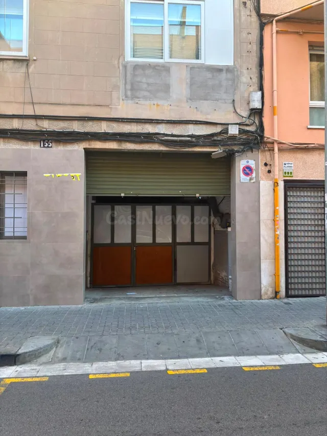 Amplio local comercial de 204 m2 con acceso para vehículos e