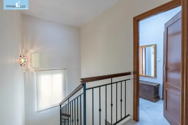 Chalet pareado con piscina, jardín y bonitas vistas a Granada en La Zubia — 26