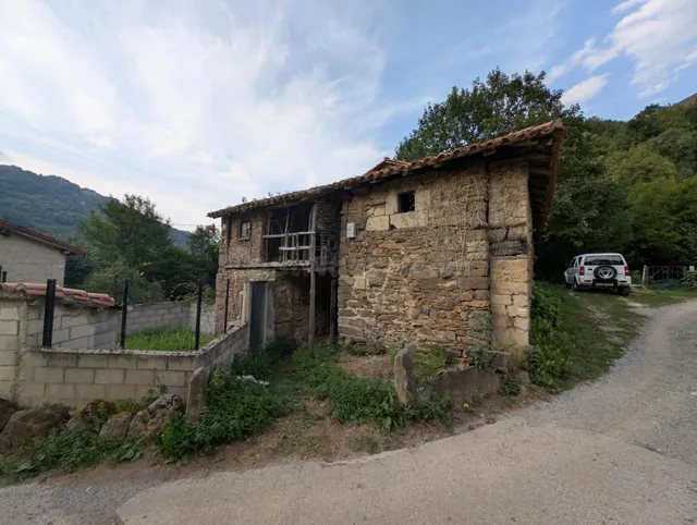 Casa tradicional asturiana para reformar en entorno unico de aller — 2