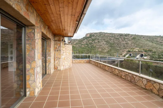 Casa con piscina y vistas a la montaña en Mas Borràs — 4