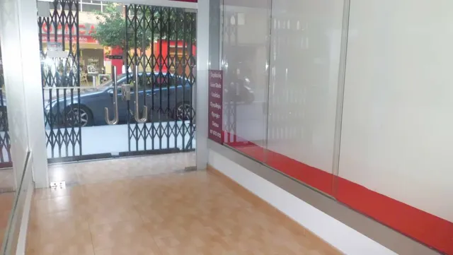 LOCAL COMERCIAL CALLE PREFERENTE — 8