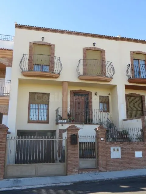 VENTA DE CASA SIN POSESIÓN EN TORREDELCAMPO (JAÉN), NO SE PU