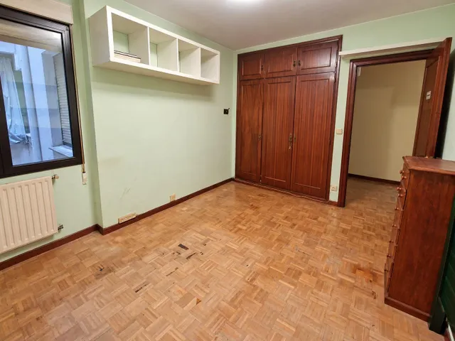 Piso con garaje, balcón y salón en dos alturas en la calle rosal, Oviedo — 25