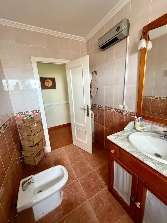 Chalet pareado tipo tríplex de 266 m2 con 4 dormitorios, terrazas, garaje y bodega en Aguadulce Sur — 21
