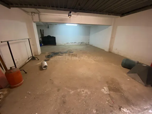 Garaje cerrado en zona Plaza del Reino-Comisaría