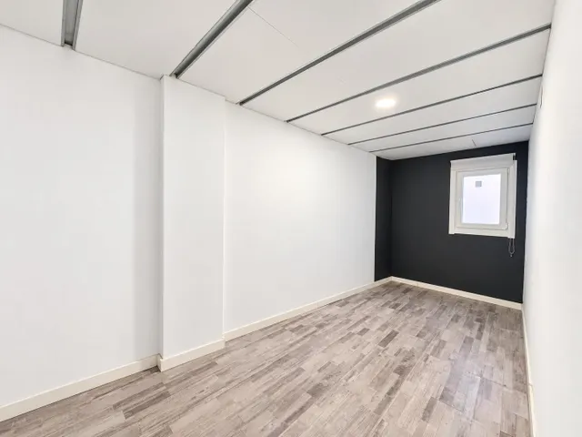 Amplio piso de 6 habitaciones en el centro histórico de Manresa — 12