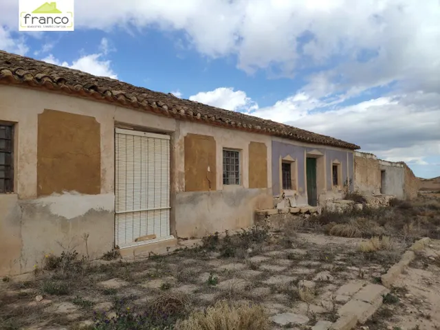 TERRENO CON CASA EN RUINAS — 4