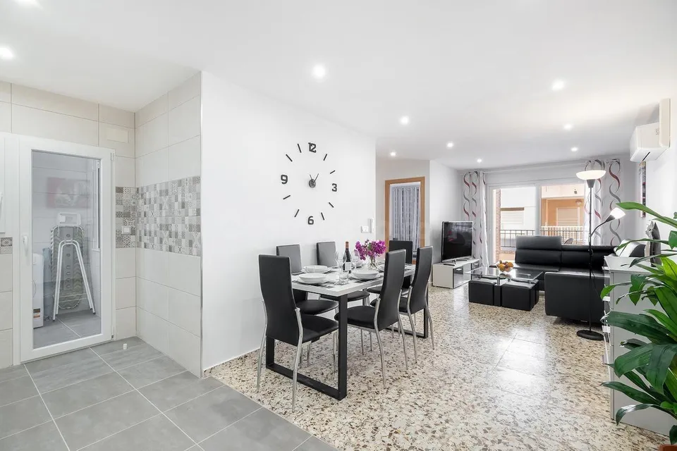 Apartamento con terraza, Alicante, Torrevieja, Playa del Cura. 3 habitaciones, 72 m2, 130 metros del mar