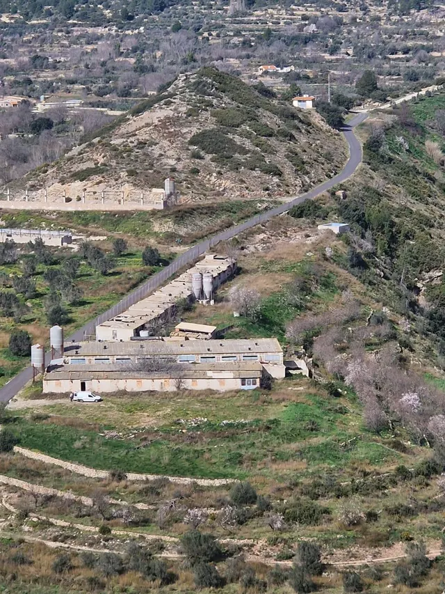 Gran Finca Rústica en Jérica: 7.000 m2 con amplias naves, id