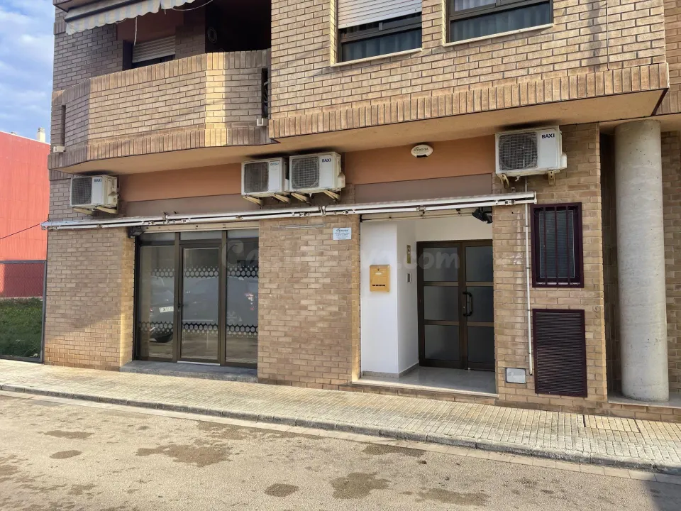 LOCAL COMERCIAL A ROQUETES DE 195m2