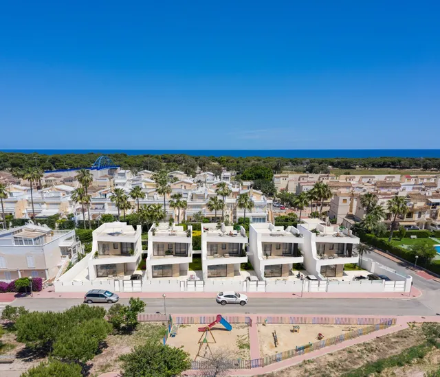 SE VENDE VILLA INDEPENDIENTE EN GUARDAMAR DEL SEGURA, 3 habitaciones Y 3 ASEOS — 11