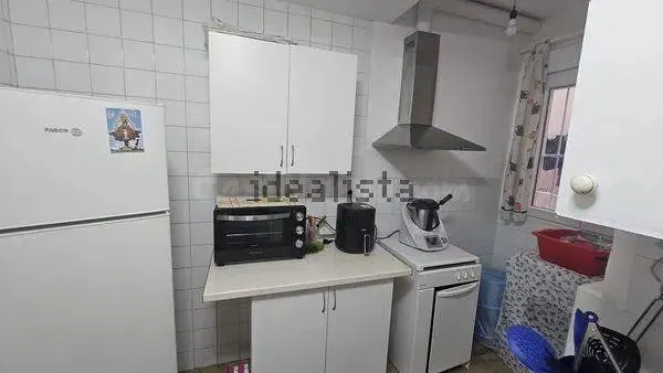 SE ALQUILA habitación EN CALLE PEDRO ANTONIO DE ALARCON - foto 3