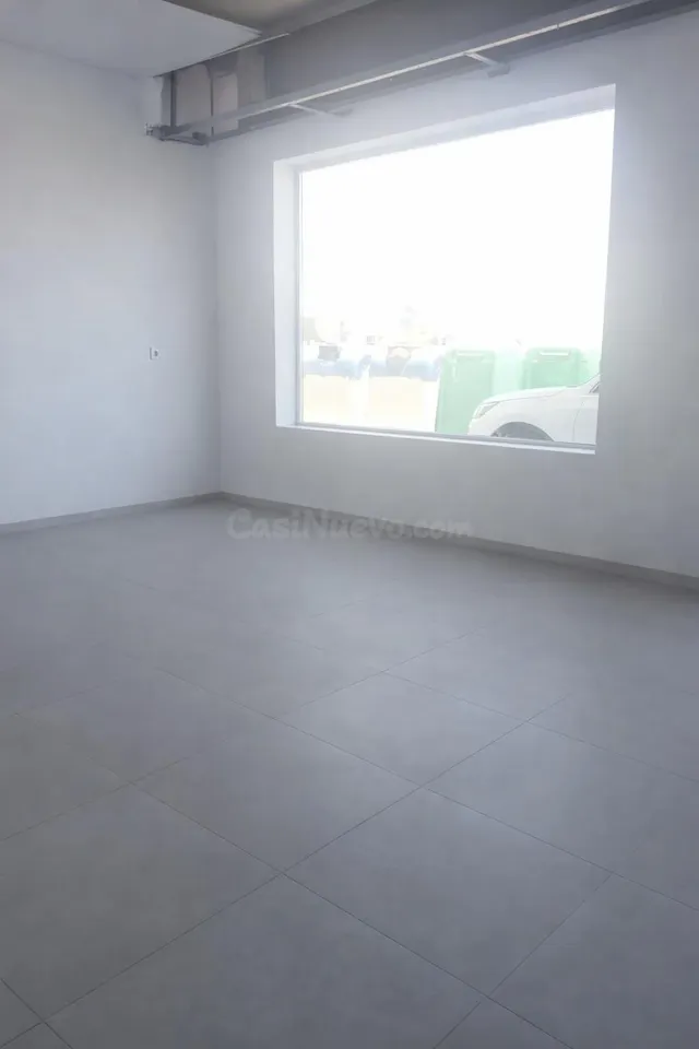 SE VENDE AMPLIO LOCAL COMERCIAL - foto 2