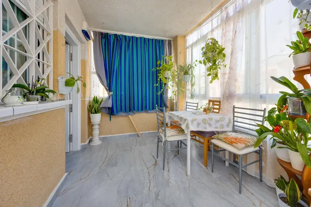 Bungalow planta alta reformado, en residencial con piscina comunitaria — 10