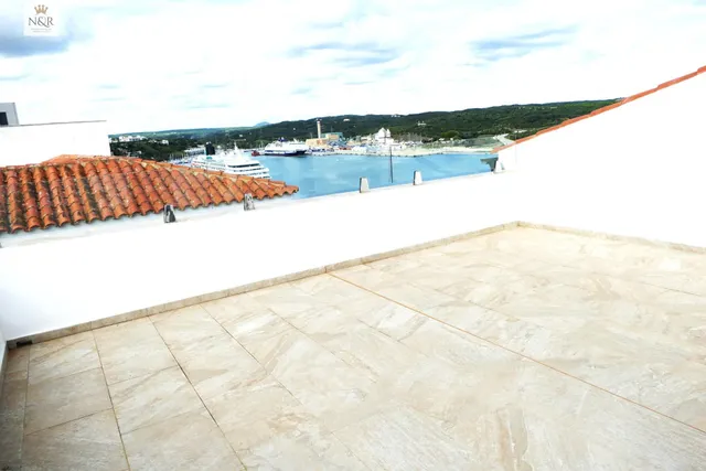 CASA REFORMADA CON VISTAS AL MAR Y GARAJE EN MAHÓN - foto 2