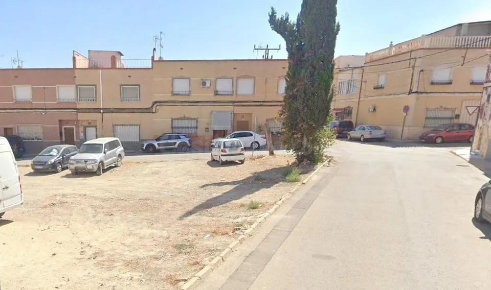 Solar urbano de 378 m2 en ceuti