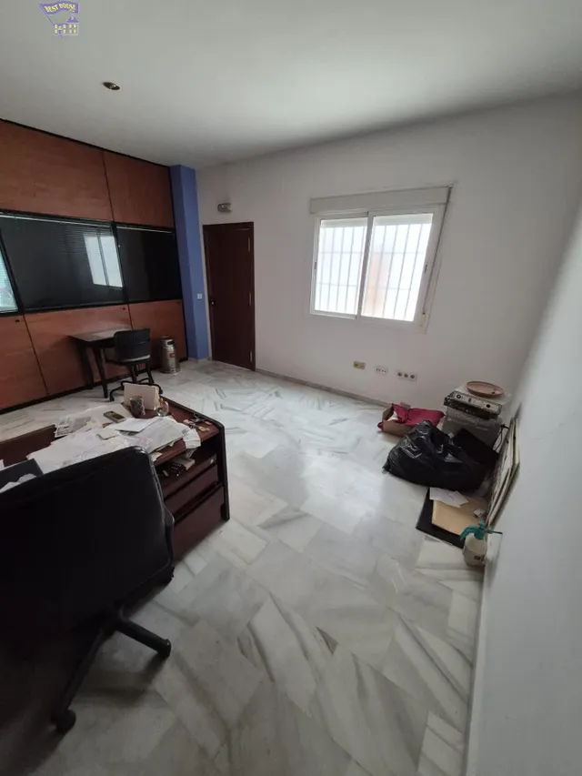 SE VENDE LOCAL COMERCIAL EN ZONA CERCANO A CENTRO — 8