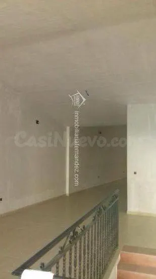 Gran local en pleno centro de Sierra de Fuentes - foto 4